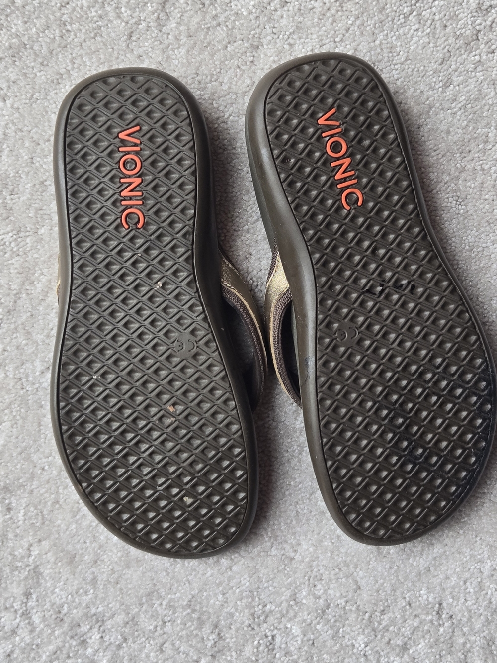 Vionic Olive and Tan Casual Flip Flops Womens 6 - Picture 6 of 7